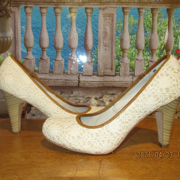 Ladie's/Junior's Heels - Picture 3 of 10